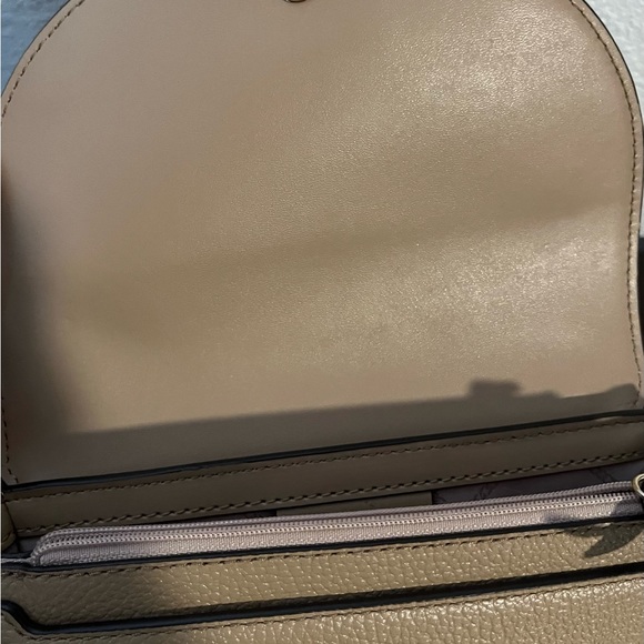 COPY - Michael Kors crossbody bag. Taupe with chain details on strap. - Picture 5 of 9